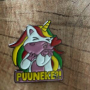 Pin Puuneke