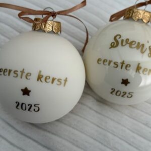 Kerstbal eerste kerst   kleur mat ivory/gold